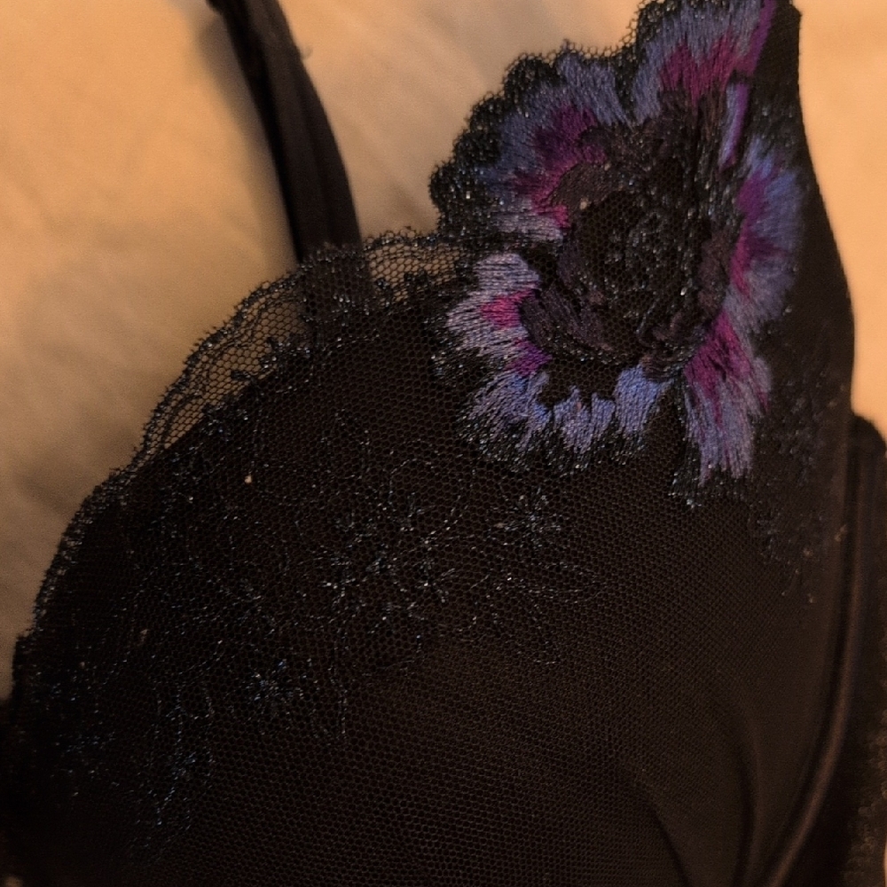 Victoria's Secret Black and Blue Floral Lace Bra - Picture 3 of 12